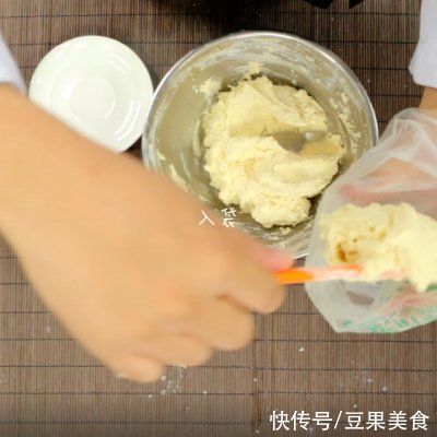 酥软|精致酥软的果酱曲奇教程来啦~在家也能做！还能变换你喜欢的口味