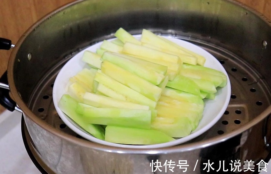 蒜泥茄子蒸出来更好吃，掌握这个诀窍，茄子鲜香不油腻，做法简单