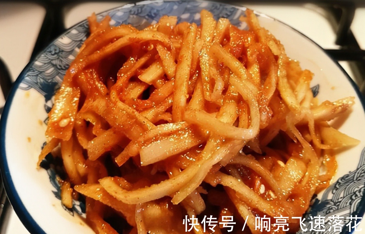 腌芥菜,只放盐不好吃,80奶奶教我3招,脆爽入味,我每年腌一缸!