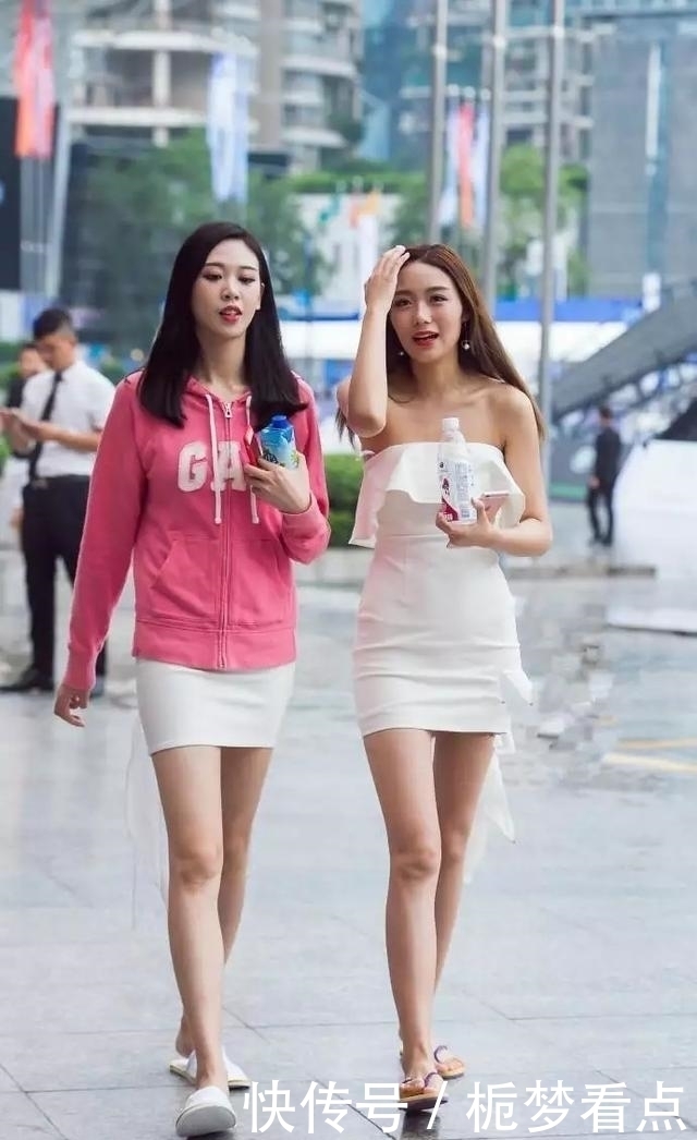 街拍:穿着时尚流行的小姐姐,吸睛靓丽有气质!