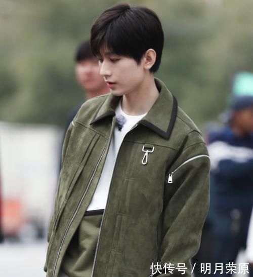 回国发展|鹿晗第一次上跑男害羞,周震南第一次上跑男掉发,看到成毅:让人心动!