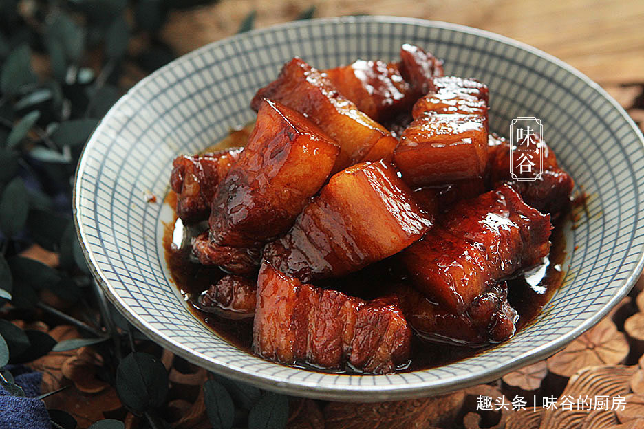 买五花肉,注意区分“上五花”和“下五花”,味道差很多,别乱买