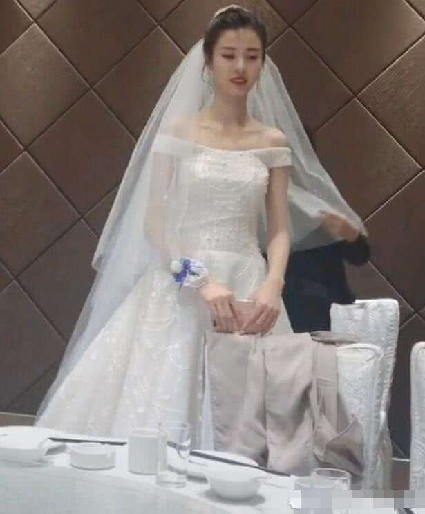 全网|全网“最美新娘”,笑起来觉得心要被暖化了,网友:好想去抢婚啊