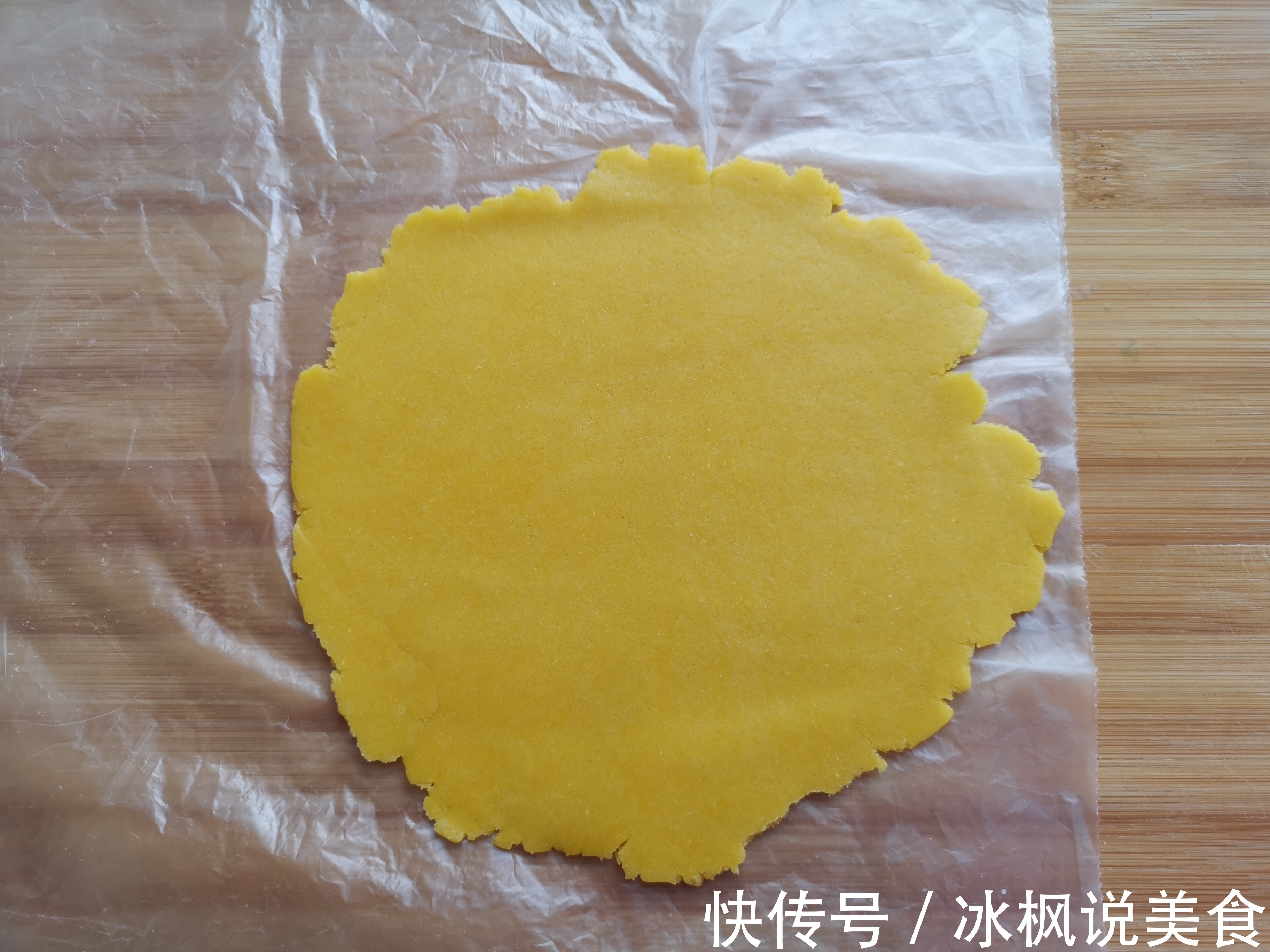 每一次做都不够吃的南瓜派,奶香浓郁,比蛋挞还好吃