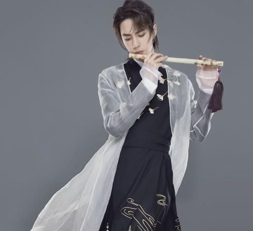 星光|星光大赏:肖战票数太抢眼!与第二名的王一博差出1200多票