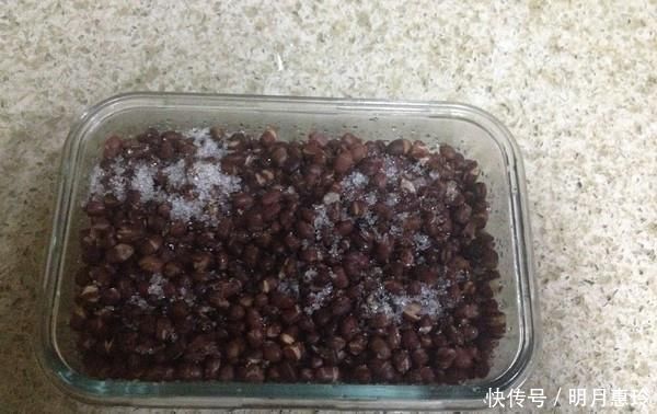 红豆和“它”是绝配，隔三差五吃，补充胶原蛋白，毛孔紧致显年轻