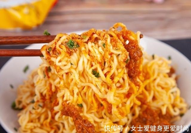买点|建议大家超市碰到这3种方便面多买点,好吃不贵,过足嘴瘾!