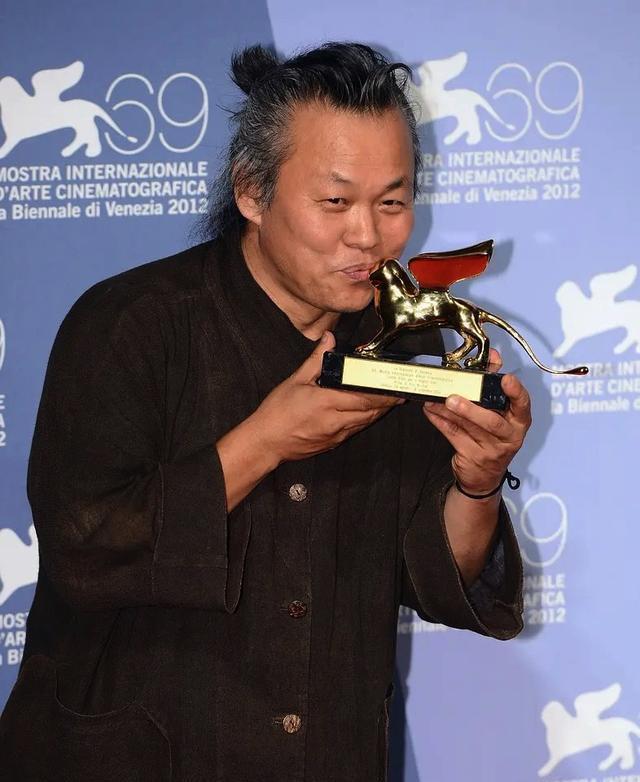 故事|金基德经典代表作《圣殇》,残酷的镜头下,讲述着最现实的故事