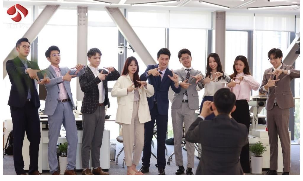 《闪闪发光的你》惊现“易式拷问” 易立竞“借口”称是“角色需要”