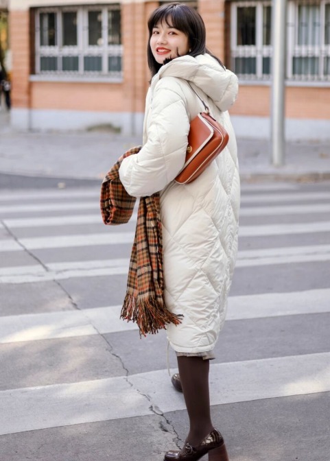 棕色|真正衣品高的女人,羽绒服也能穿出高级感,看时髦精示范吧