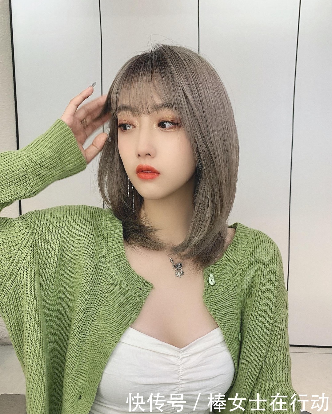 夹板 越来越多女性发型这样剪，瘦脸减龄好打理，让你美到上瘾