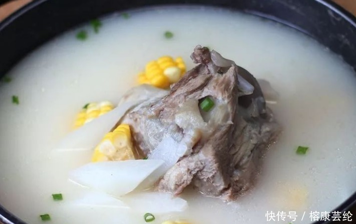 筒骨汤怎么做才好喝？放上两根它，营养丰富孩子爱喝