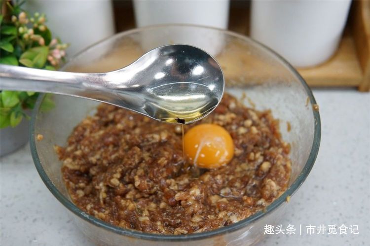 饭店包饺子的3个窍门,馅料还真有讲究,难怪饱满多汁,个个鲜香