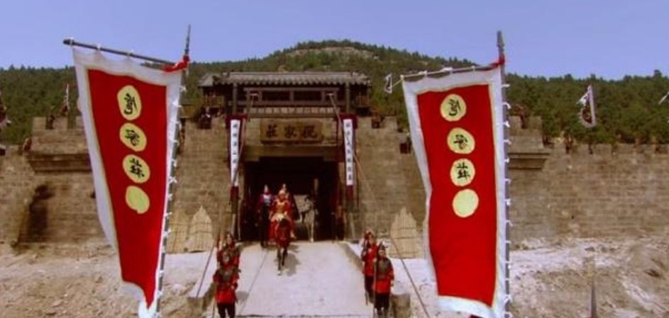 卢俊义@上梁山前他的武功很高,上山后却从不上阵打仗,宋江也拿他没办法