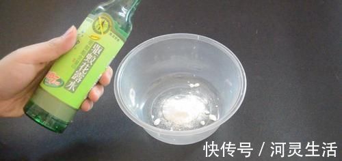 塑料打包盒不要扔, 放在卫生间里有大用处, 能帮家里省下不少钱