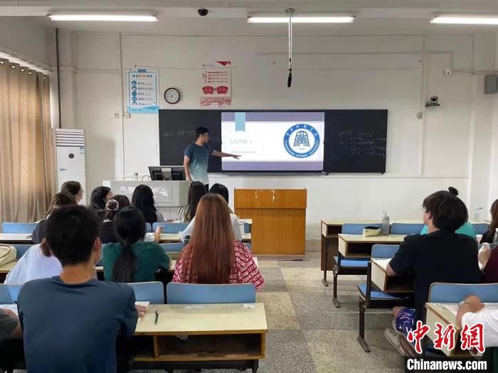 黄冈师范学院|鄂高校巴基斯坦籍教师：教学科研均作出重要贡献