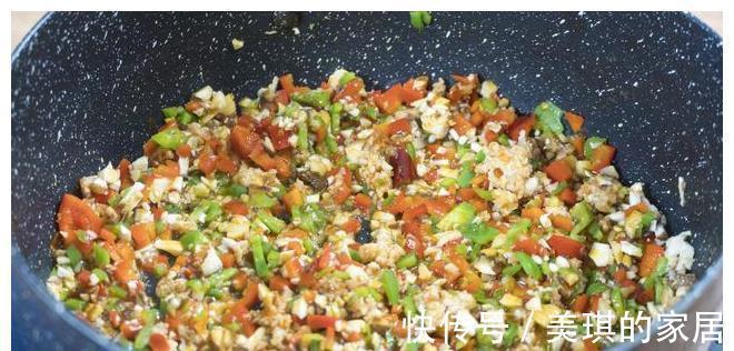 饭菜|今天的晚餐,有鱼有肉,荤素搭配,爸妈回来就能吃上可口的饭菜了