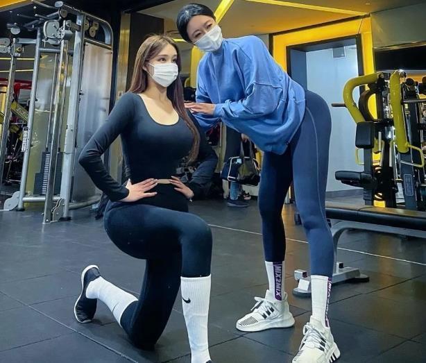 蜜桃女孩|长腿蜜桃女孩，曾参加韩国小姐选美大赛，坚持训练拥有好身材