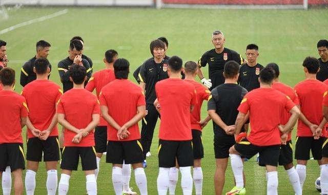 b凌晨1点！越南媒体最新报道引爆争议，球迷痛骂：中国足球真是笑话