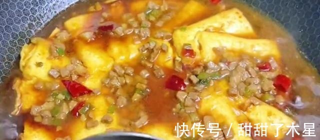 豆腐在家你别总是炖着吃了像我这样做那可老好吃了！