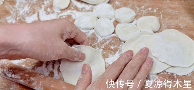 韭菜|三伏天，用它包饺子，鲜嫩营养，比韭菜白菜更香，经常上火要多吃！