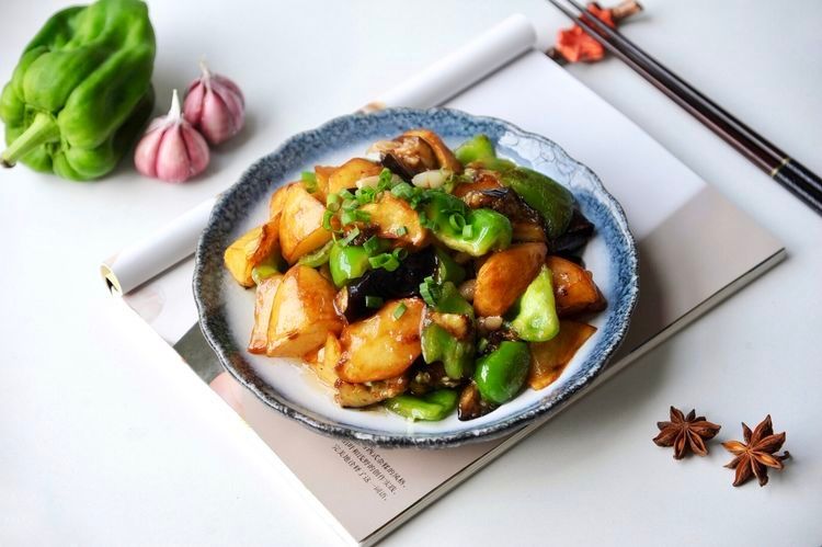 东北名菜地三鲜的家常做法，鲜香解馋，好吃不腻