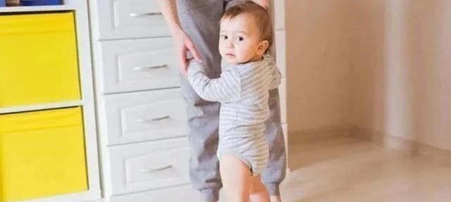 差别|“穿鞋早”和“总光脚”的孩子,长大后差别大,父母要注意别犯错