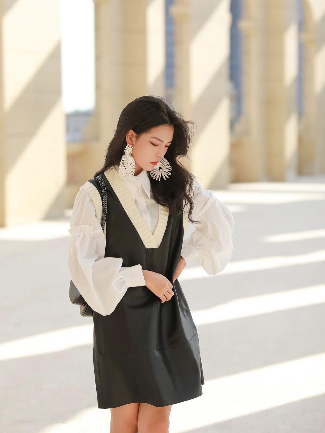 西装外套 秋冬怎样穿出学院风?黄色毛衣+格子半身裙,减龄又时尚!