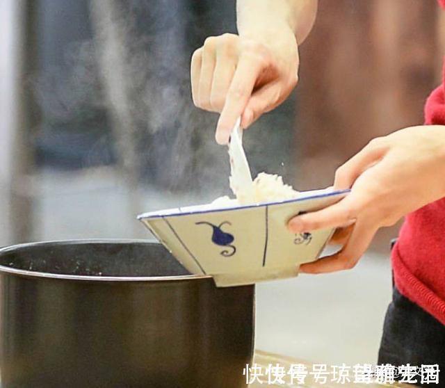 集韵|搲,这个字《新华字典》中查不到,但几乎人人都在用、都在说