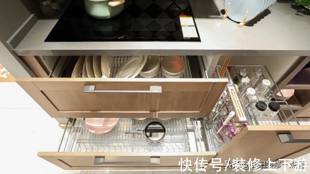 高柜|厨房装修用不到10年就扑街，可能全毁在五金件上