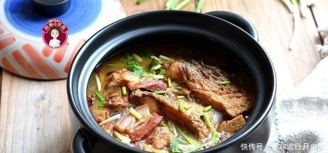 炖鱼不要只加开水,怪不得鱼又腥又嫩,只要一点点,鱼就又嫩又香