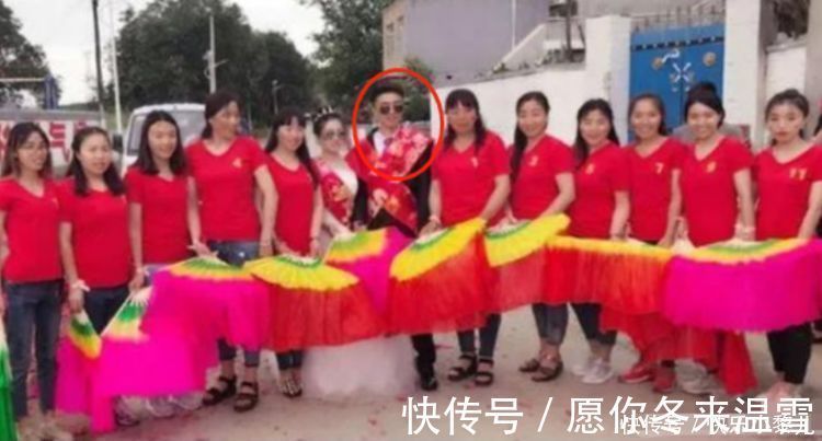 心理健康|11个姐姐凑32万给弟弟买房,网友:为了报答父母“不杀之恩”