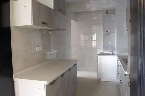 电视墙|花30万装修,进门我就蒙了,“黑白搭配”很大气,电视墙最好了