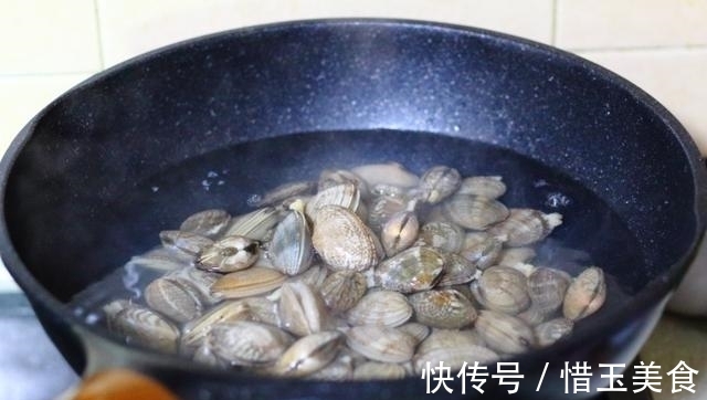 一家三口的晚餐，4道家常菜荤素搭配，开胃又下饭，好吃又营养