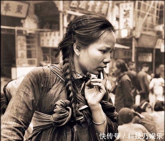 妇女|晚清妇女老照片：图二是裹脚的大户人家，最后一张美的不可方物！