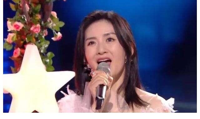 无缘跨年主持，吴昕凭新综艺站稳，40岁谢娜将出走换新东家？