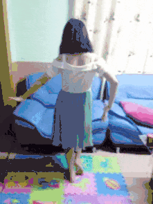 |搞笑GIF:姑娘你矜持点,你的演绎浮夸得让我害怕,哈哈哈