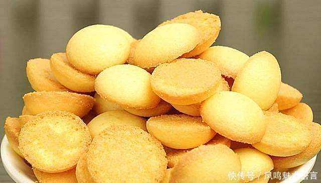 鸡蛋别再炒着吃了,学会新吃法,做成小零食,香甜酥脆,家人爱吃