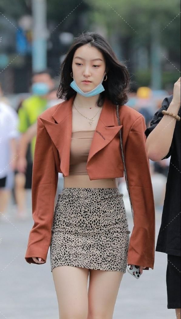 时尚风|西服配豹纹包臀裙，潮流时尚风显瘦又洋气，秀出性感的胸围