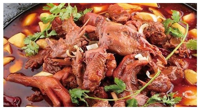 买了新铁锅别直接用，教你一招“懒人开锅法”，炒菜不粘寿命也长