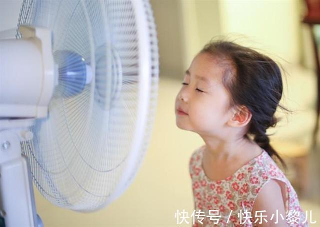 孩子|七岁男孩吹风扇导致面瘫，夏天家长5个错误降温动作，害娃不浅