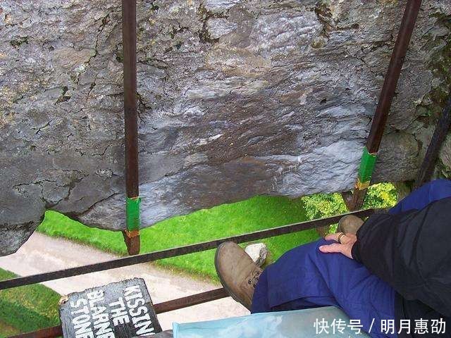 世界上最受欢迎的石头:传说曾沾上耶稣血液,如今被几十万人亲吻