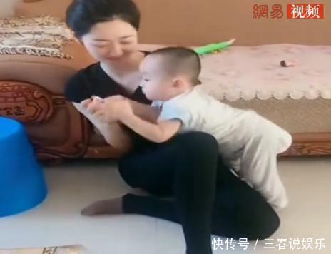 逗趣|有了弟弟,相差19岁的姐姐是这样逗他的,妈妈都看不下去了