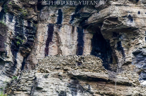 金佛山烛台峰，自驾才能领略的奇峰飞瀑，绝壁上惊现两大未解之谜