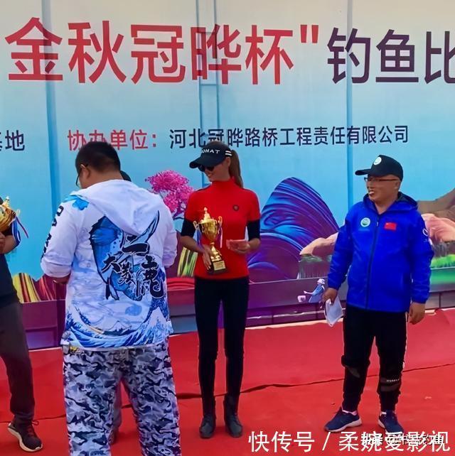 竞技|穿着秋裤钓鱼的女主播到底是钓鱼还是钓人？这三名女钓手略有不同