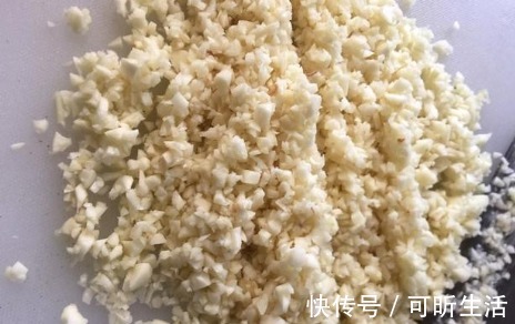 味美|炸蒜蓉时，别直接放油锅炸，大厨教你4招，香浓味美不发黑！