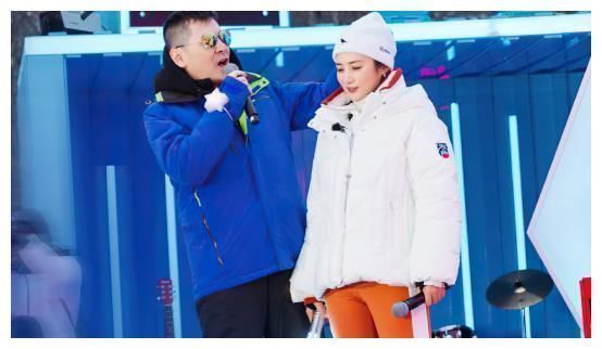 陳建斌真有眼福，蔣勤勤吃飯時(shí)脫妝，真實(shí)顏值看呆現(xiàn)場(chǎng)男嘉賓