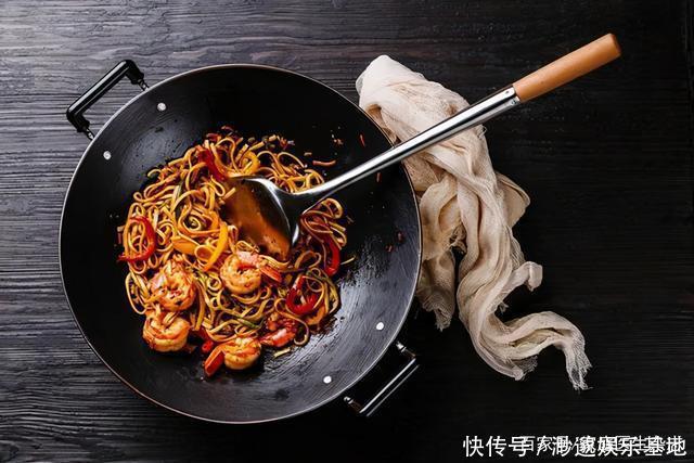 这样用锅,堪比服慢性毒药!无数家庭都在犯,再不改全家健康遭殃