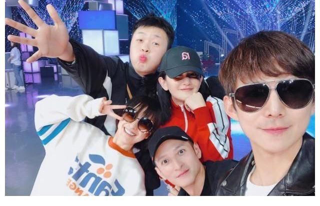 易烊千玺|《快乐大本营》因升级停播，何炅谢娜合作新综艺，易烊千玺待定