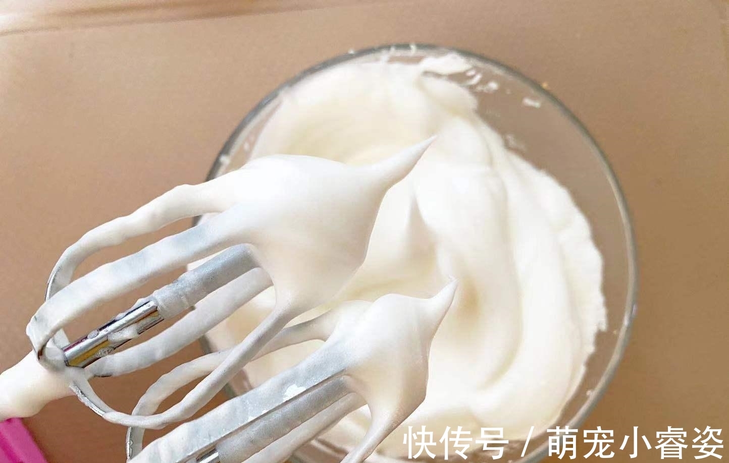 打蛋器|一出锅我家娃就急着要吃！味道酸甜，蓬松绵软，一口平底锅就能做